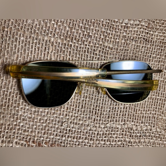 American Optical AO 5 1/2 Gold
1/10 12K GF Vintage Aviator
Sunglasses Pilot - Picture 5 of 7